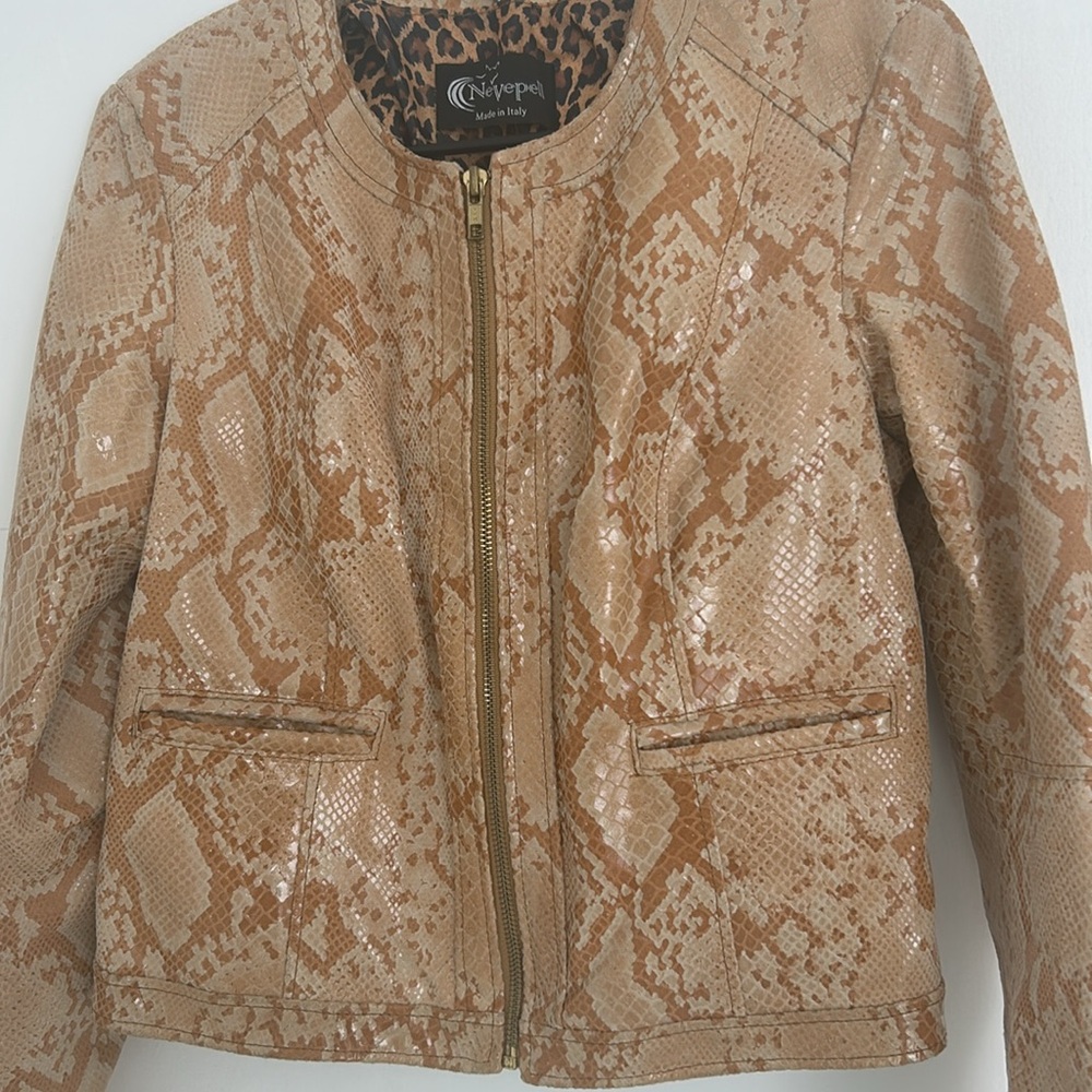 Leather jacket - Picture 3 of 12